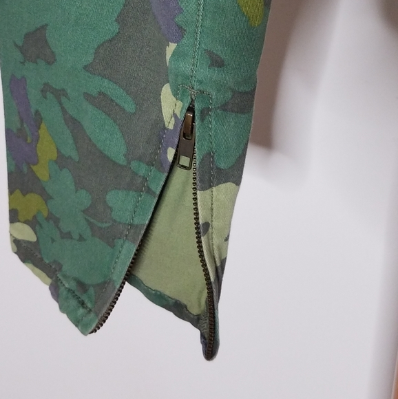 CAbi Clover Camo Jeggings Size 0 - Picture 6 of 8